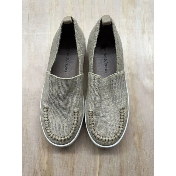 Donald Pliner Size 6 Textile Upper Slip On Shoe Rubber Sole - Picture 1 of 7